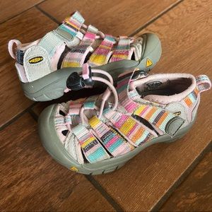 KEEN Toddler Rainbow Colored Water/ Hiking Sandals size 8